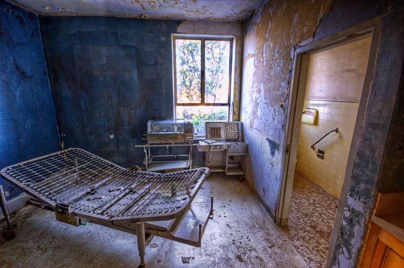 Illustration for article titled The Decaying Remains of Abandoned Hospitals